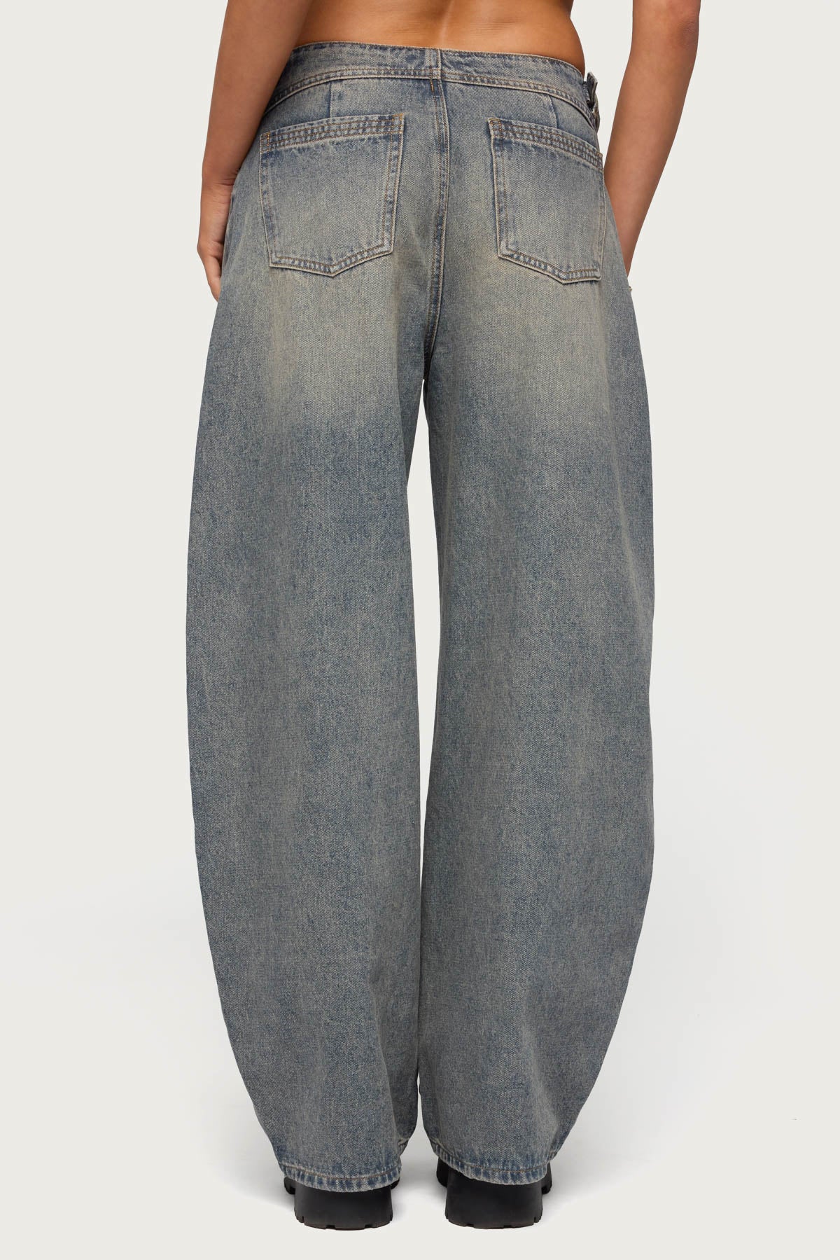 Side Belt Low Rise Barrel Jeans - Image 5